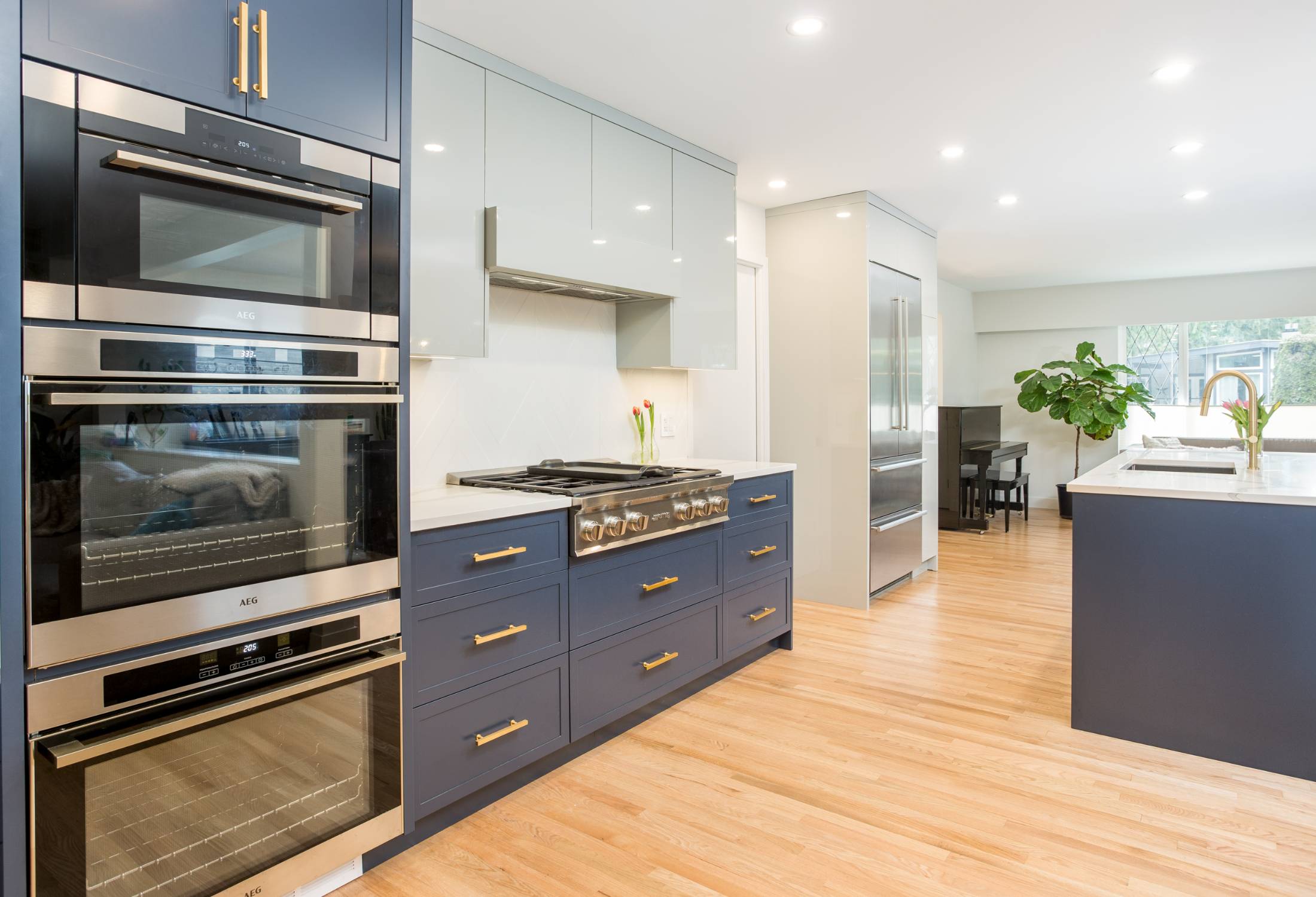 K.D.4432 Jerome Place N VAN 1